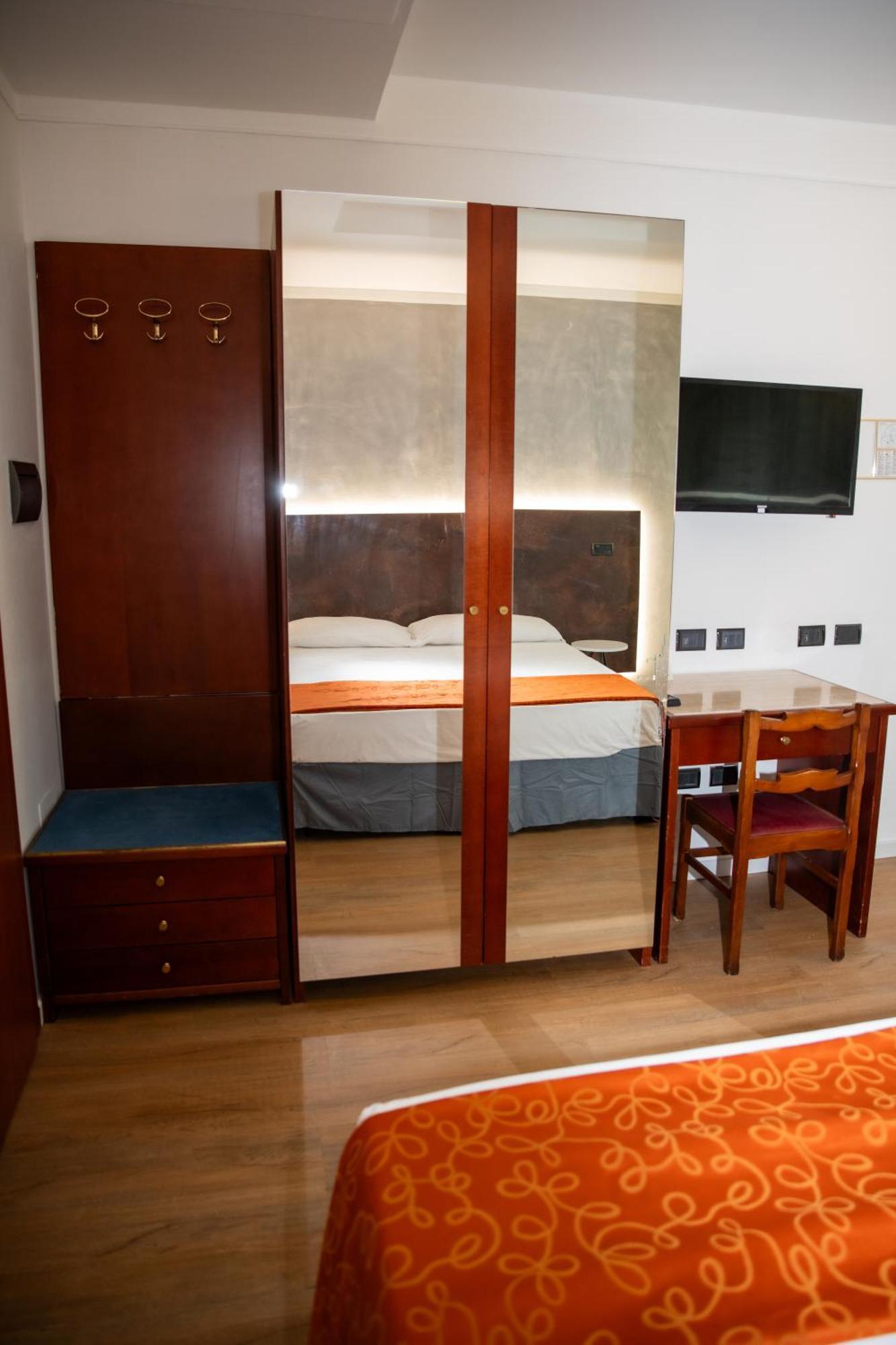 Hotel Sirena - B&B Чезенатіко Екстер'єр фото