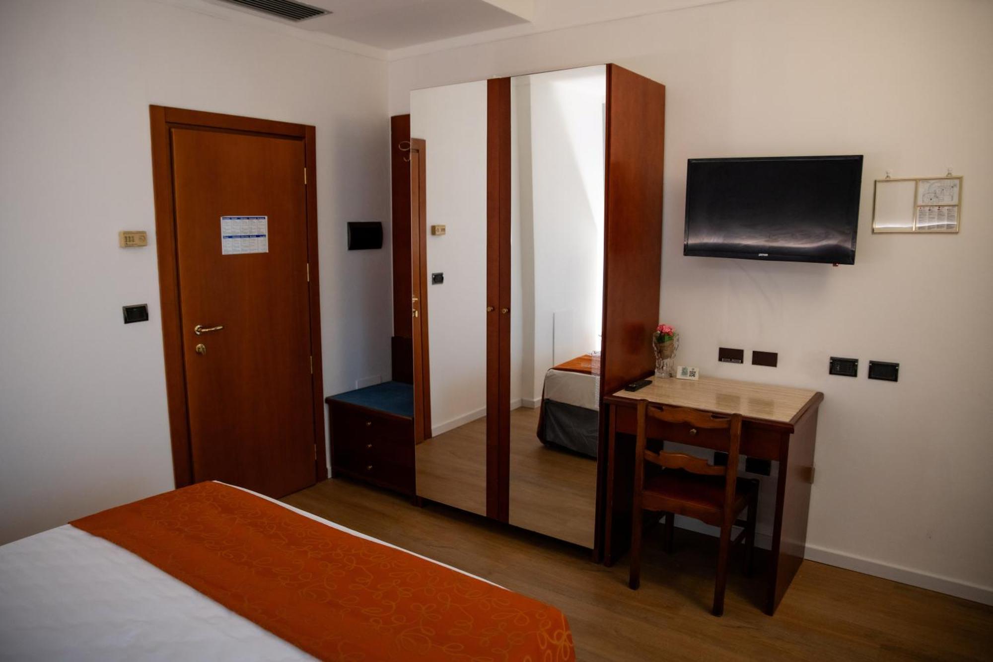 Hotel Sirena - B&B Чезенатіко Екстер'єр фото