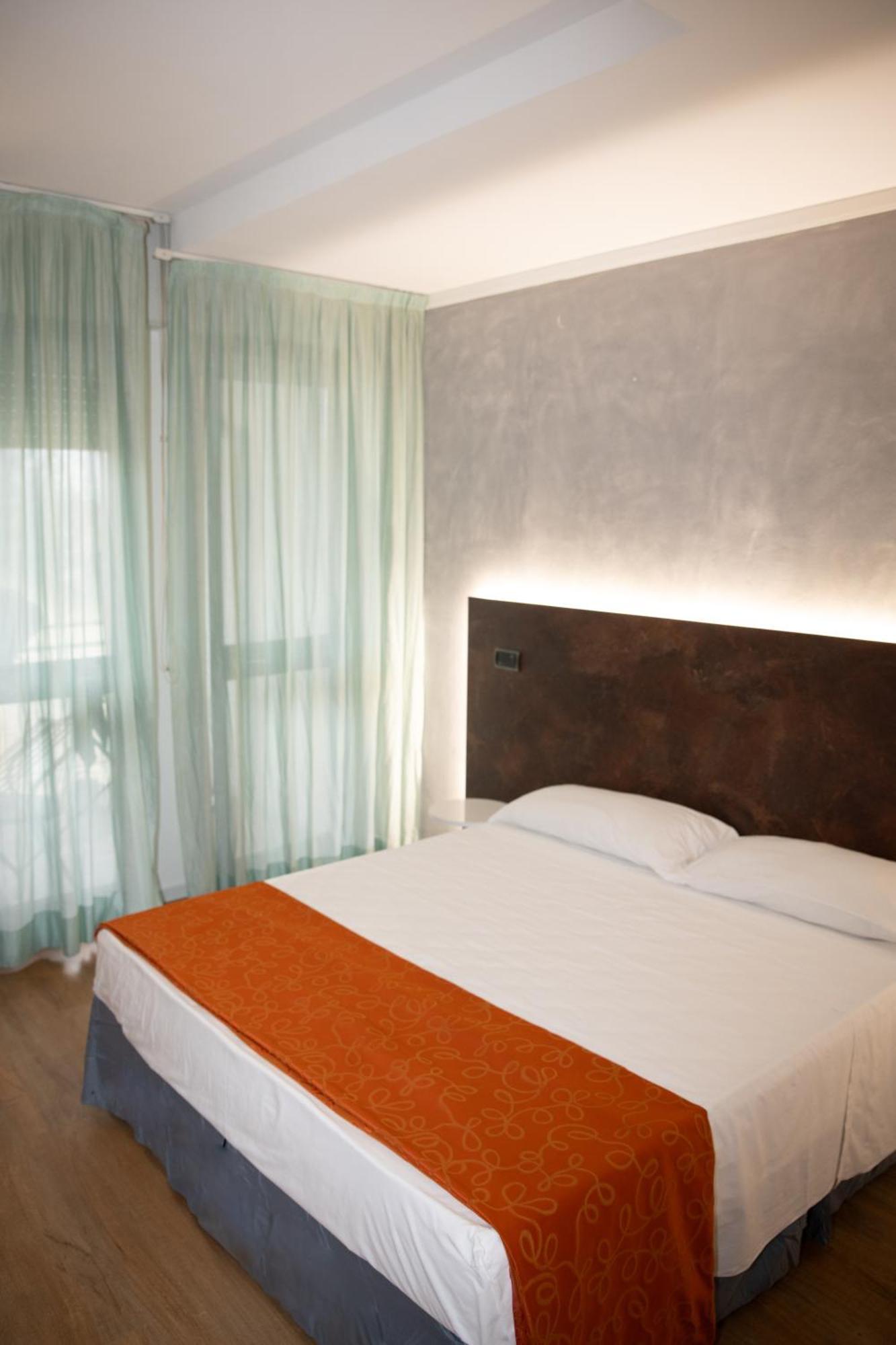 Hotel Sirena - B&B Чезенатіко Екстер'єр фото