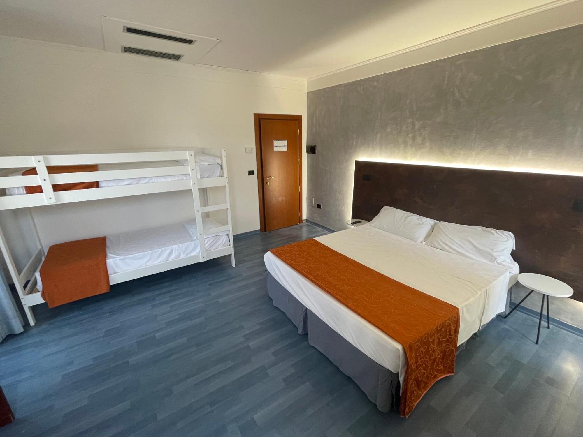 Hotel Sirena - B&B Чезенатіко Екстер'єр фото