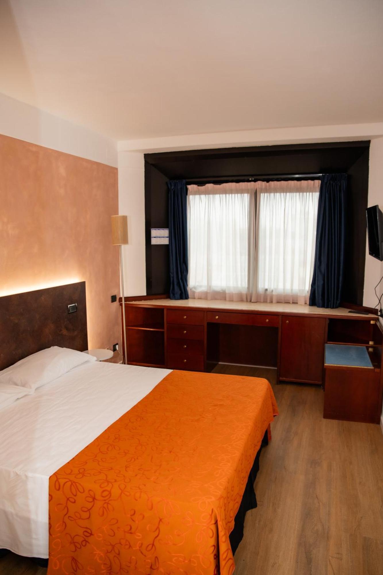 Hotel Sirena - B&B Чезенатіко Екстер'єр фото