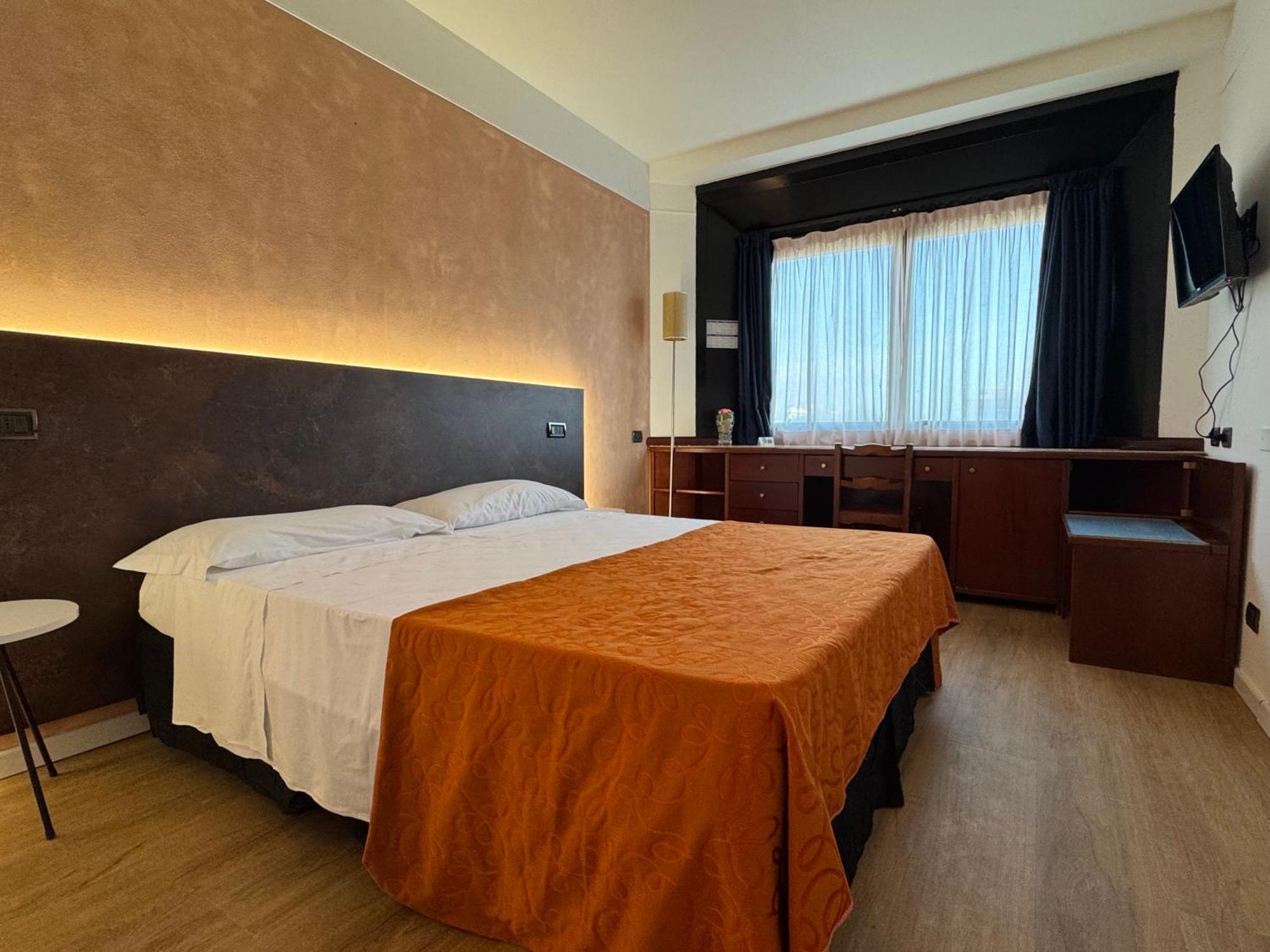 Hotel Sirena - B&B Чезенатіко Екстер'єр фото