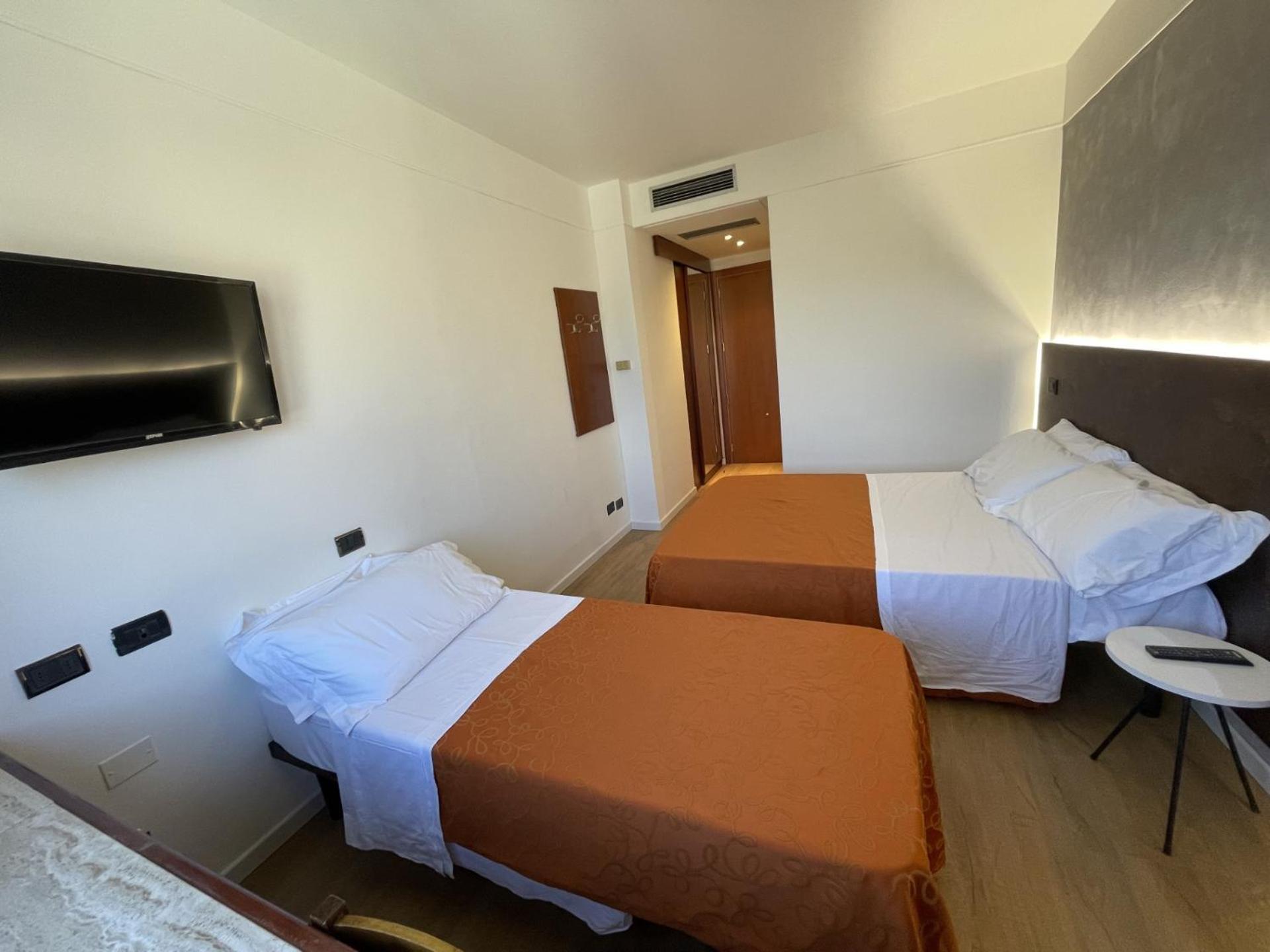 Hotel Sirena - B&B Чезенатіко Екстер'єр фото
