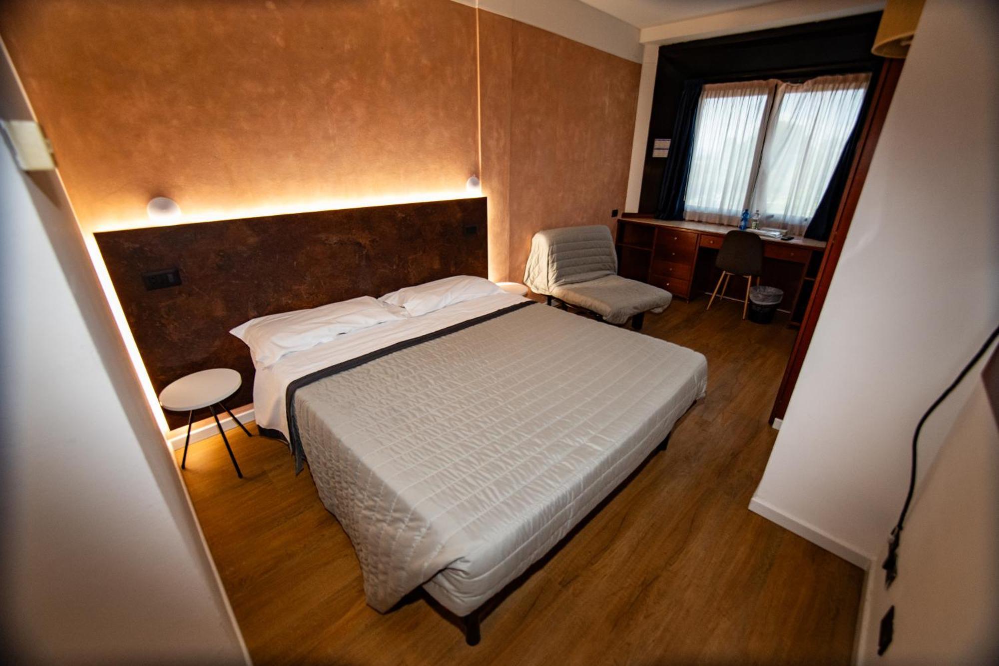 Hotel Sirena - B&B Чезенатіко Екстер'єр фото